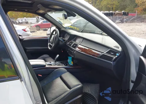 2011 BMW X5 xDrive50I z USA, uszkodzony, nr VIN 5UXZV8C53BL421287